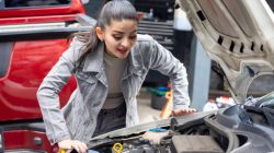 Cara Membersihkan Mesin Mobil agar Tetap Bersih dan Bebas Karat