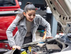Cara Membersihkan Mesin Mobil agar Tetap Bersih dan Bebas Karat