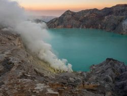 Menikmati Keindahan Kawah Ijen Banyuwangi dan Fenomena Blue Fire