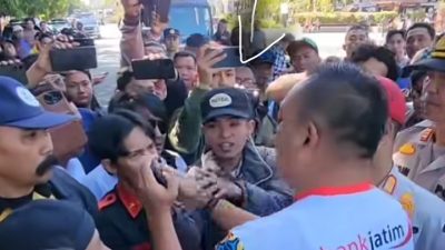 Wartawan Radar Situbondo Diduga Dianiaya Saat Liput Demo, Apakah Bupati Terlibat?